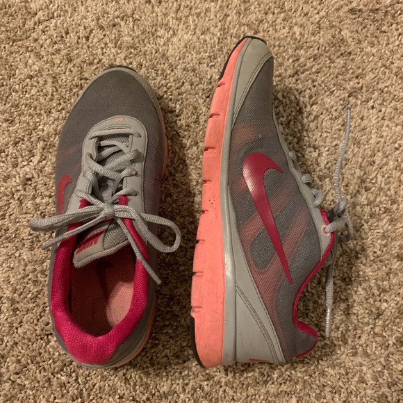 Nike Sneakers Women’s Size 7 Pink and Grey - Picture 3 of 5